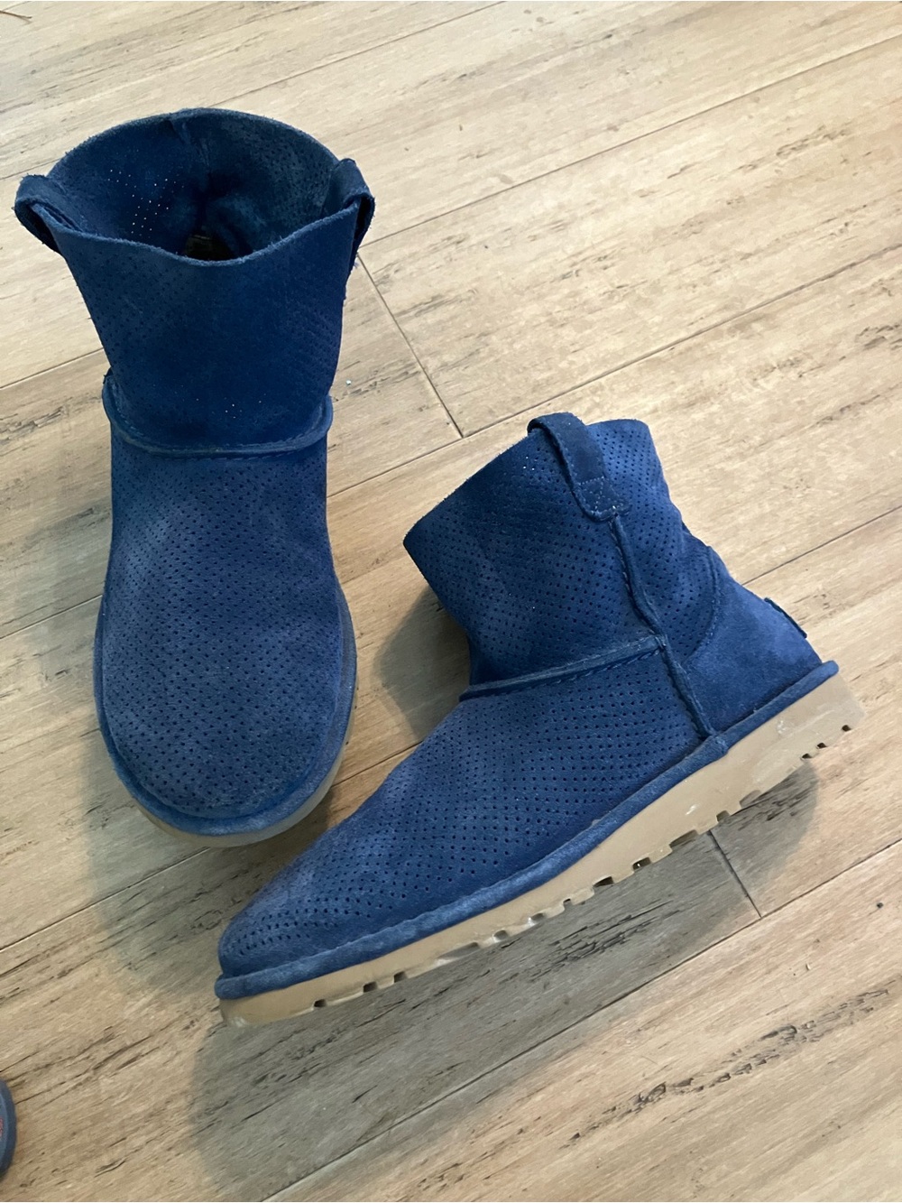 UGG women blue suede soft ventilated ankle boots Size 8 (9.5 “ long)